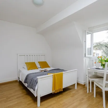 Apartment Rent A Eptingerstrasse - Self Check-in